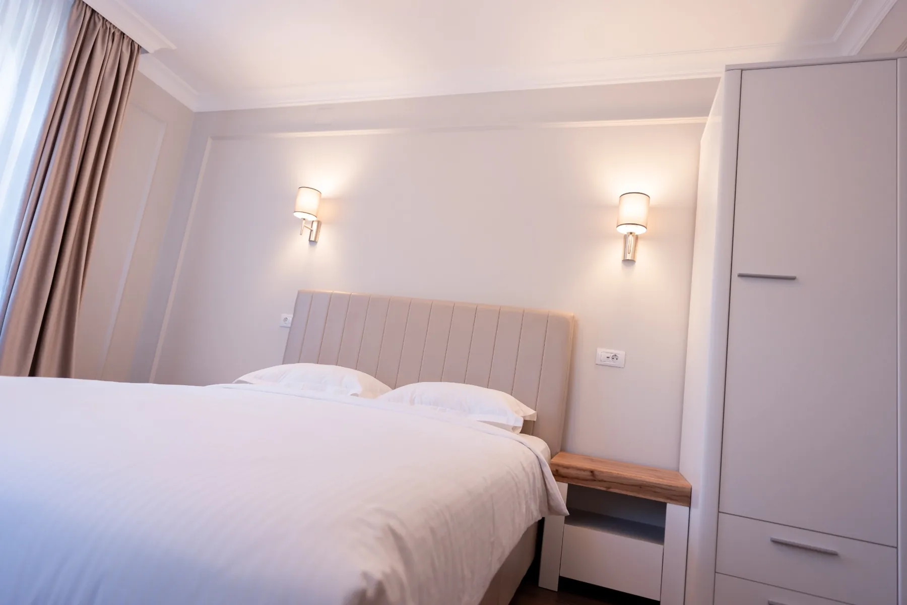 Bujorul Oltului – camere și apartamente