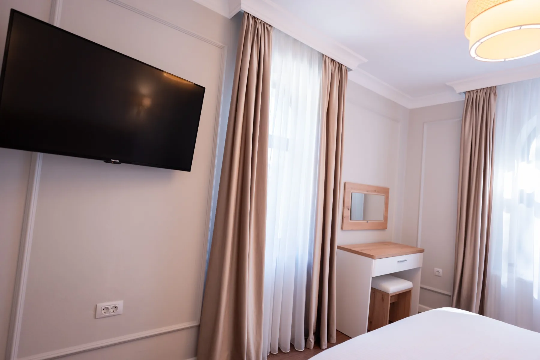 Bujorul Oltului – camere și apartamente