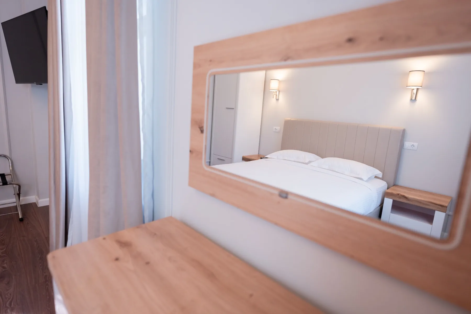 Bujorul Oltului – camere și apartamente