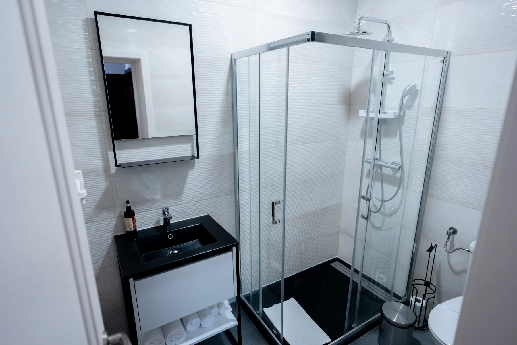 Bujorul Oltului – camere și apartamente