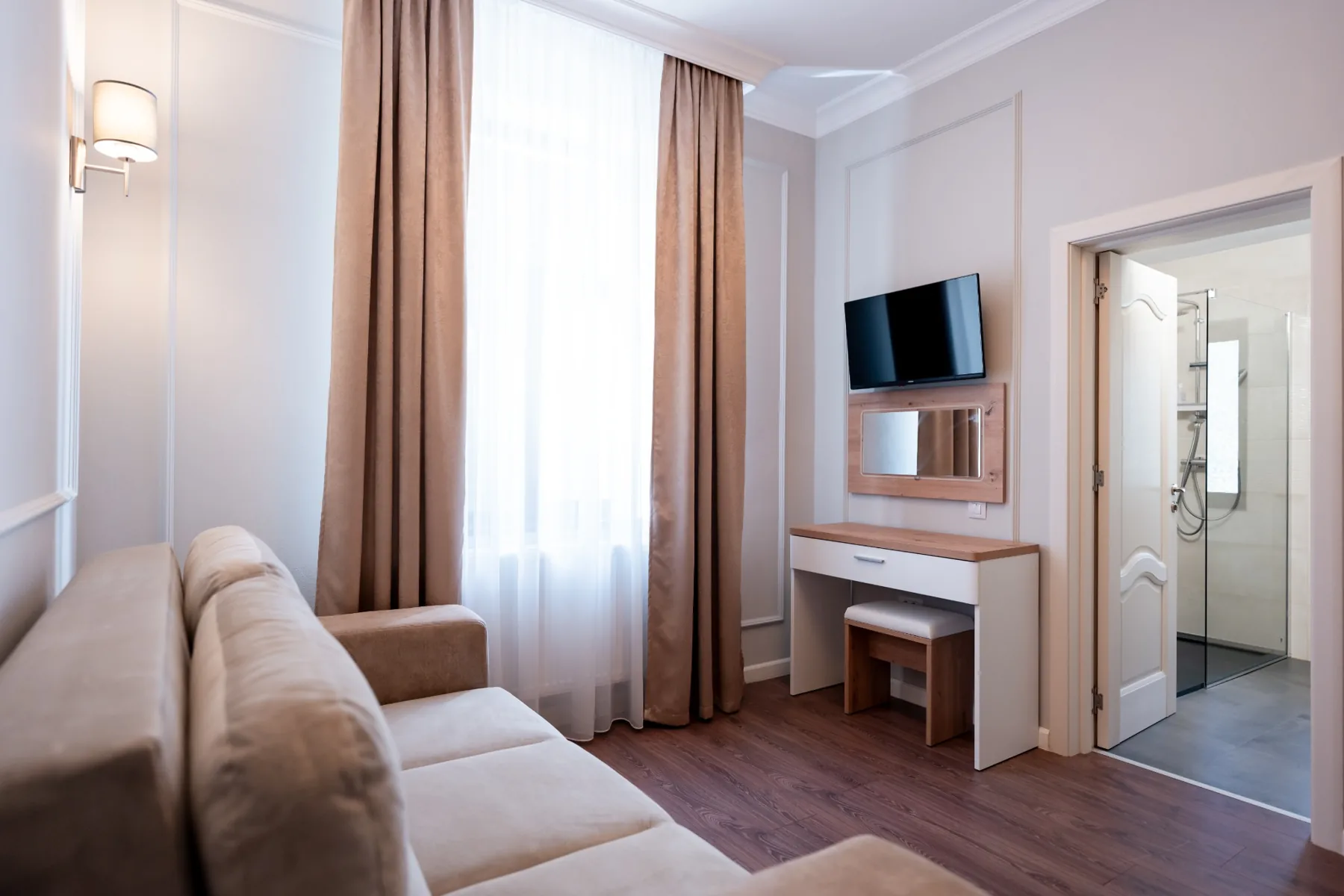 Bujorul Oltului – camere și apartamente