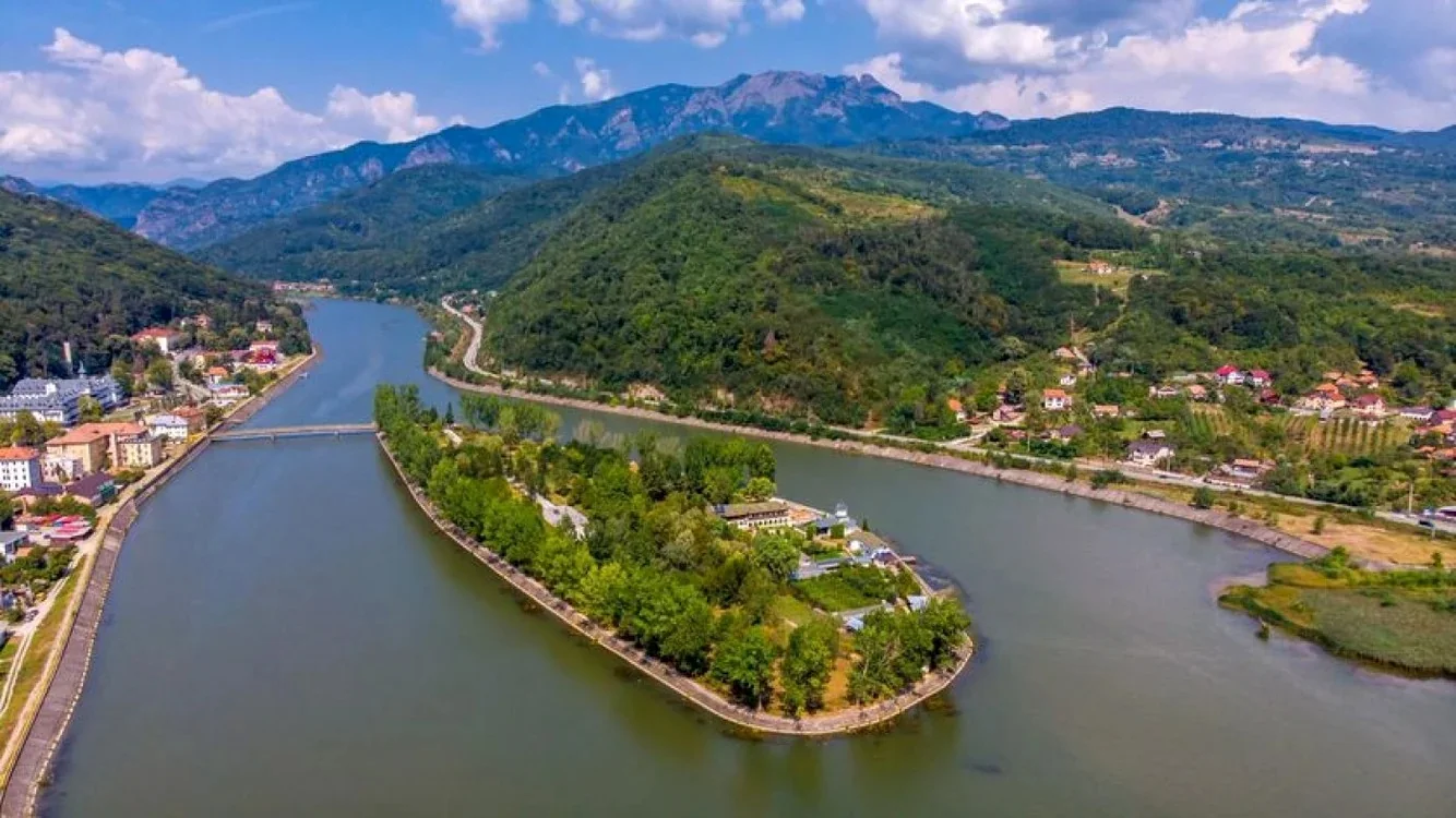Bujorul Oltului – priveliști din Călimănești-Căciulata